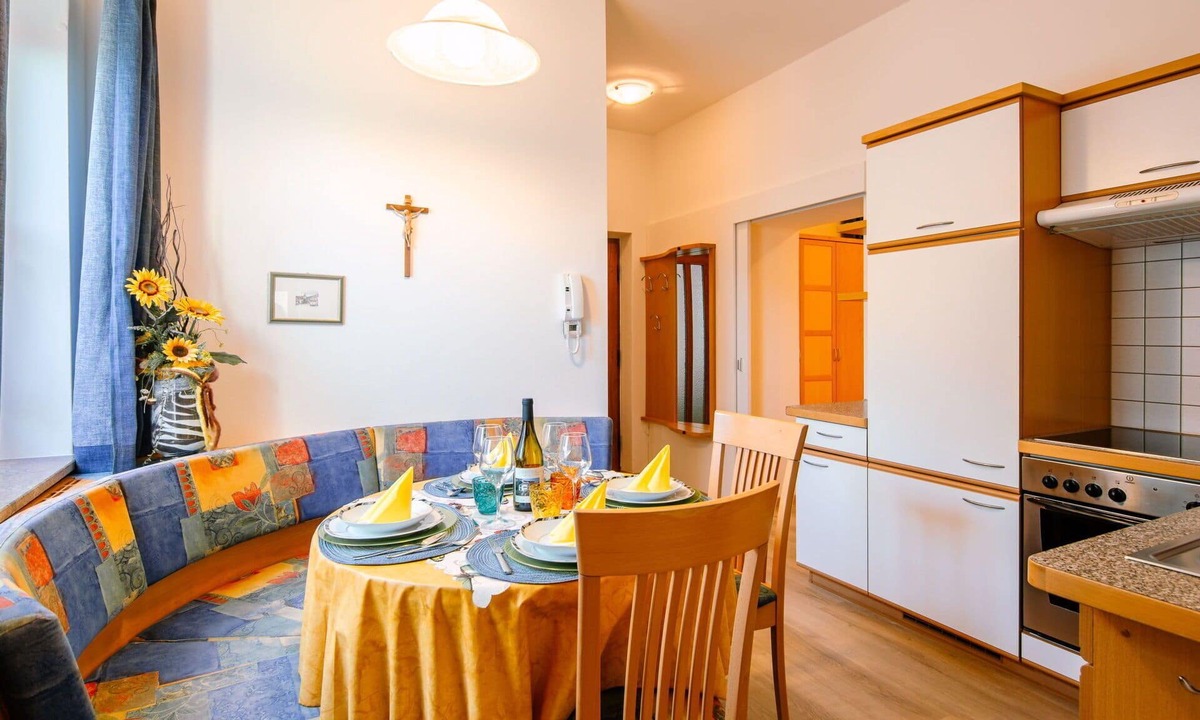 Andriano Apartment | Lovely apartment for 5 people with WIFI, pool, TV and patio
