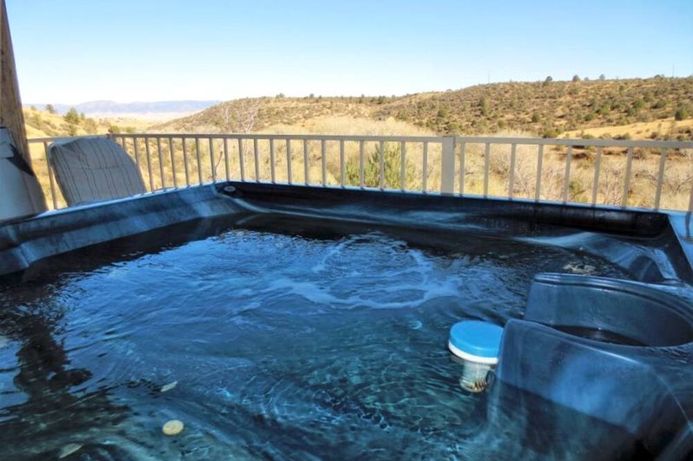 Prescott Cottage | Lovely Vacation Getaway with a Private Hot Tub near Lynx Creek, Arizona