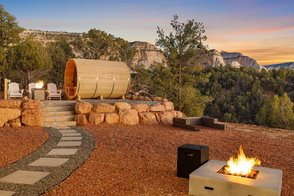 Orderville House | Lux Retreat, Hot Tub, Sauna, Cold Tank, Pool Table