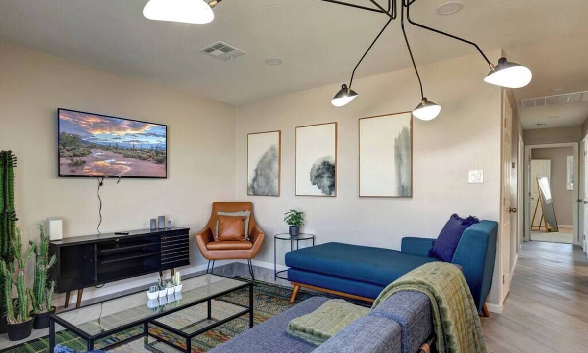 Hy-view House | Luxurious Scottsdale Retreat w/Cozy Brand New Pool