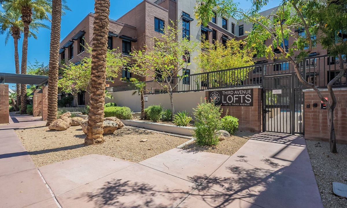 Arts District Condo | Luxury 1-Bedroom loft in Old Town Scottsdale, sleeps 3, Pool, Spa, & Parking
