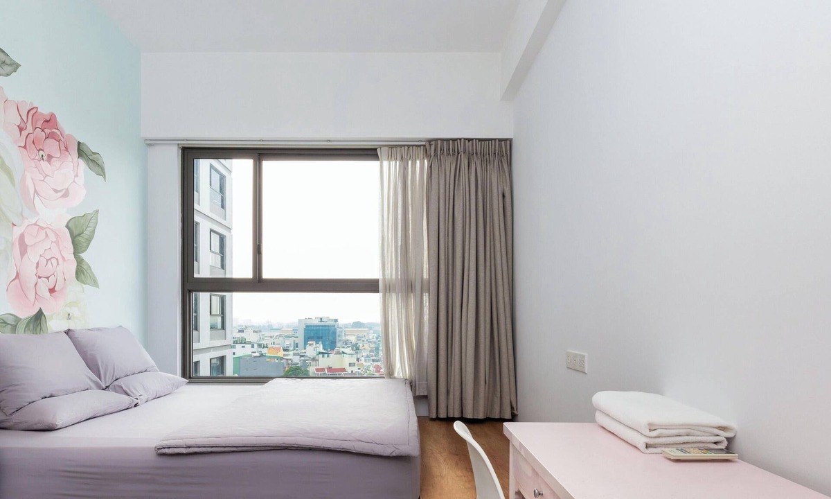 Tan Binh House | Luxury 2BRs Apt with Airport View, Free Gym & Pool
