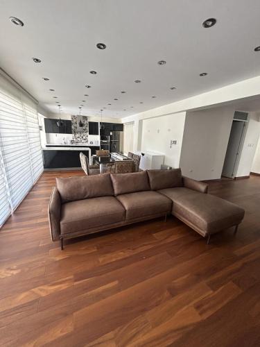 Huancavelica Apartment | Luxury apartment with park views