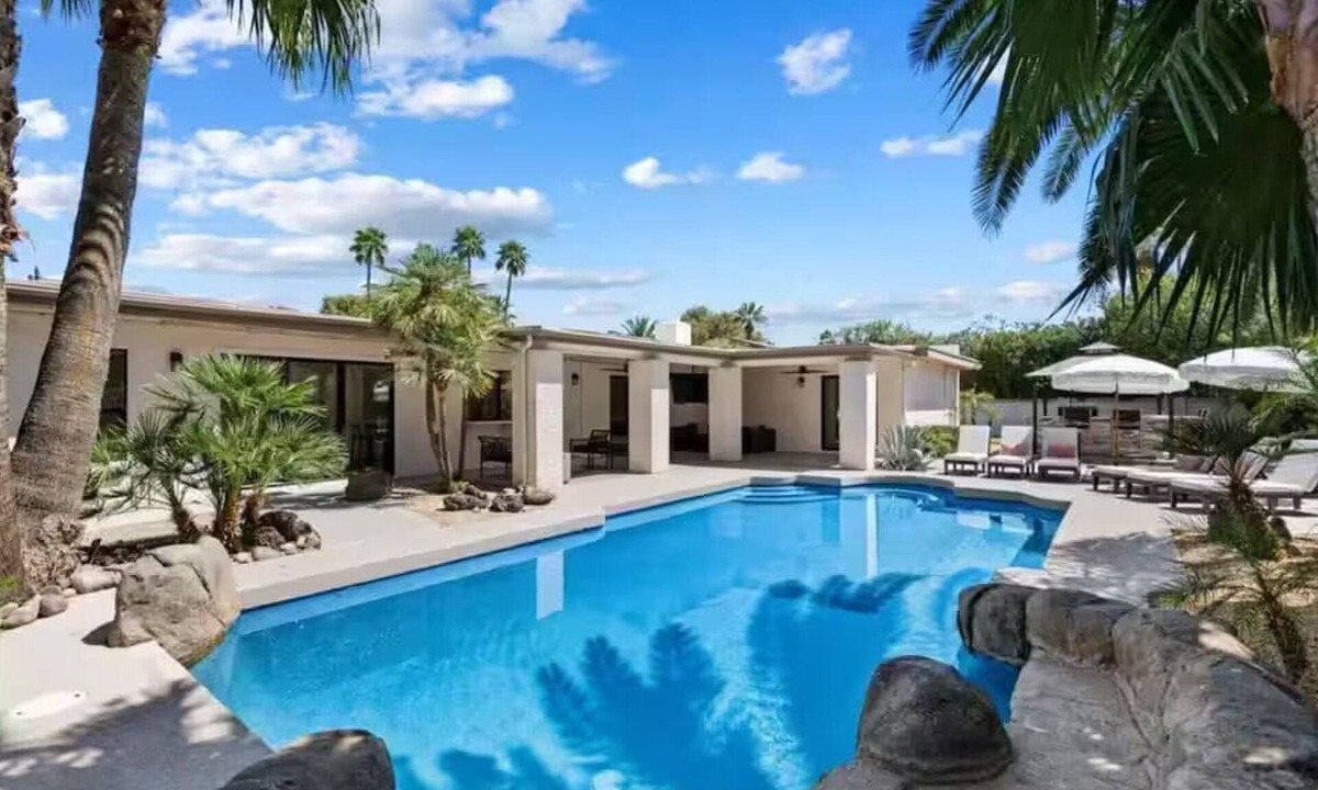 Avant House | Luxury Desert Oasis with Indoor-Outdoor Living