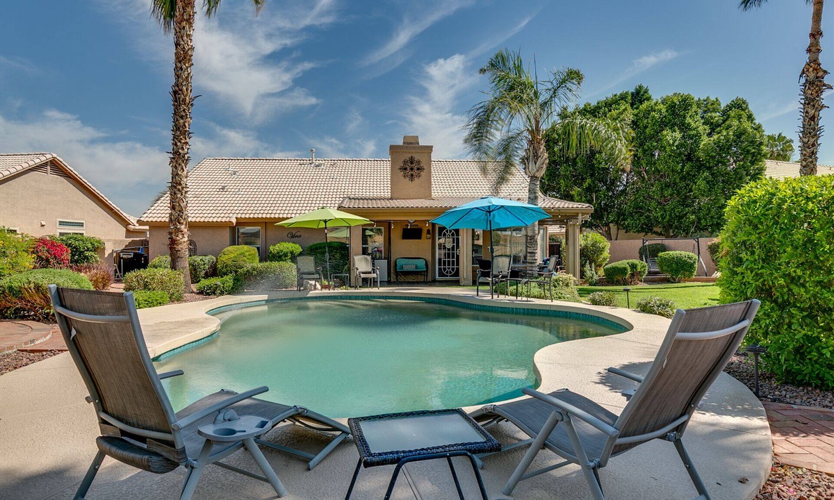 Palm Valley House | Luxury Family friendly home with resort-like pool and backyard on golf course!