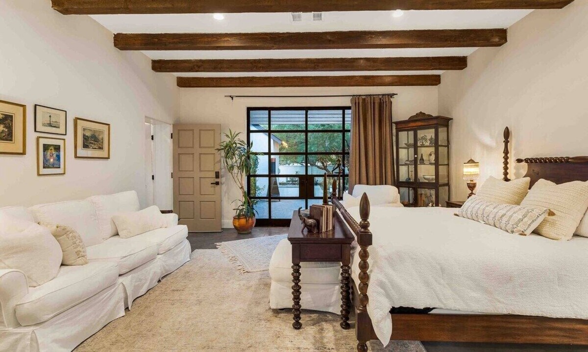 West University Hotel | Luxury king suite downtown w/lush garden terrace