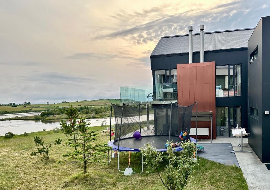 Garðabær Villa | Luxury lakefront Villa 15 min drive to downtown