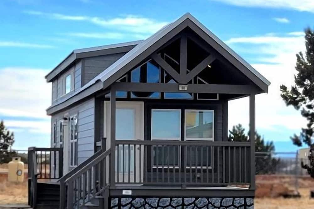 Valle Cabin | Luxury Tiny Home Escape with Loft, Views & Outdoor Space in Williams, Arizona