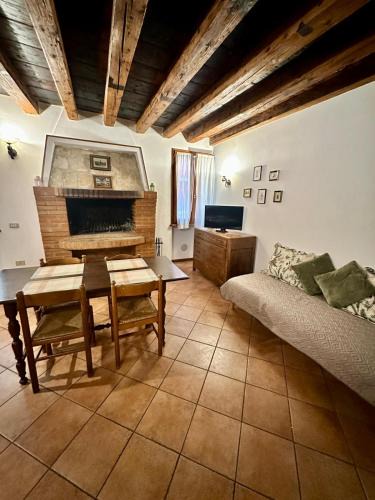 Schio Apartment | Mamisà 5, appartamento con caminetto