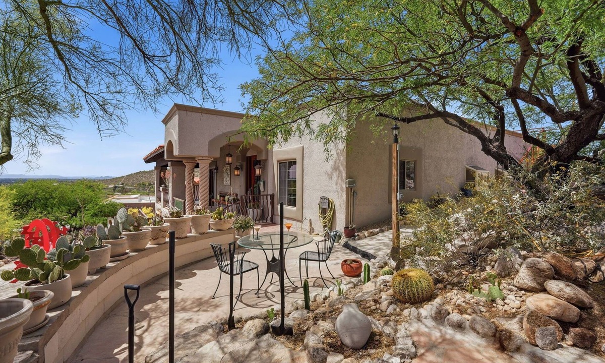 Summer Set House | MeCasa SuCasa - Unique, seclude home nestled in the Beautiful Foothills