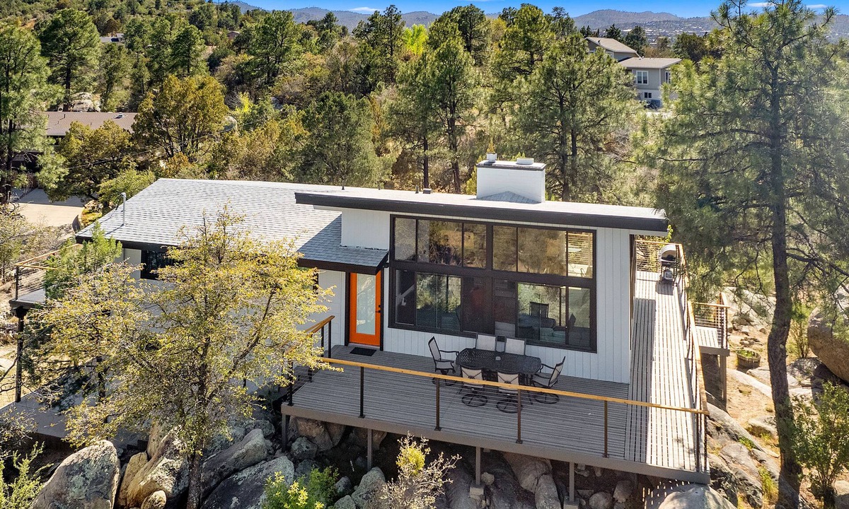 Prescott House | Mid Century Modern home in the boulders. Amazing views. 1 mile from downtown.