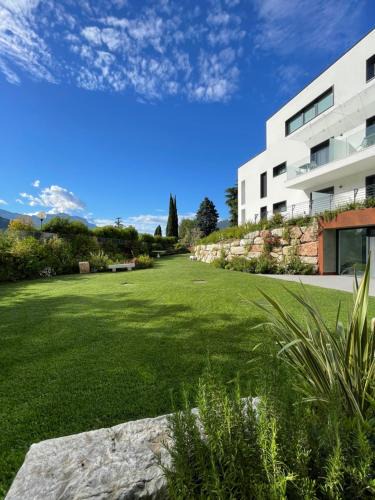 Ravina Apartment | Midum LuxuryApartments con giardino