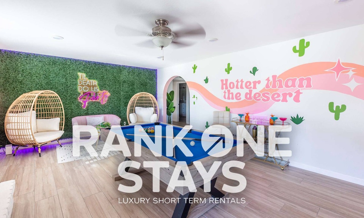 Paradise Valley Ranchos House | Mini Golf | Themed | King Bed | RV Parking