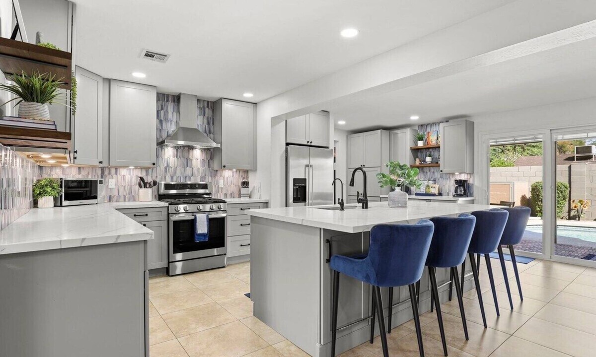 South Scottsdale House | Mins to OldTown & Walking/BikePath! Updated 4 BDRM Home w/Pool, Office, Parking