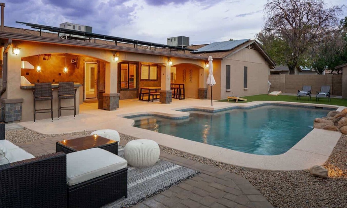 Deer Valley House | Mins to Staduim w/Pool & Man Cave Outdoor Grill