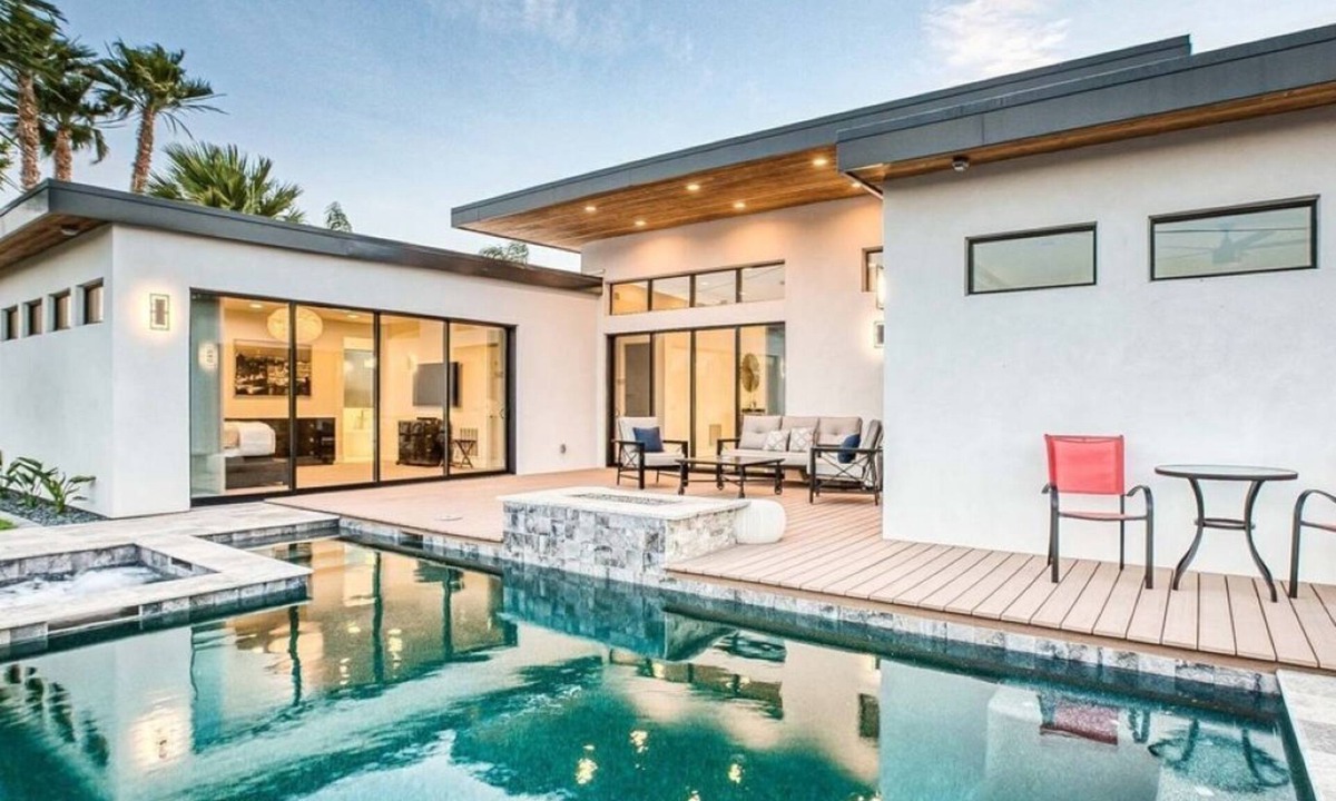 Camelback Park Estates House | Modern 4BR Luxury Villa - Walk To Old Town - Heated Pool, Spa & Fire Features