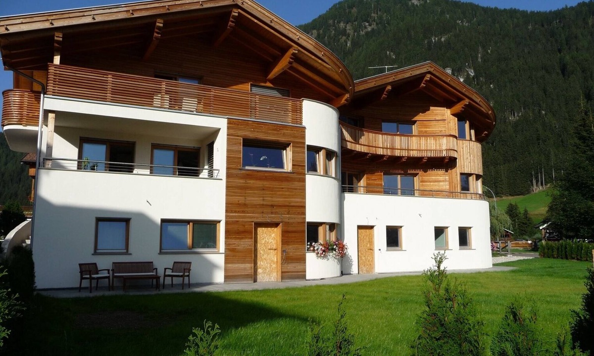 Pera Apartment | Modern Apartment "Il Mondo di Patty 4" with Garden, Mountain View & Wi-Fi