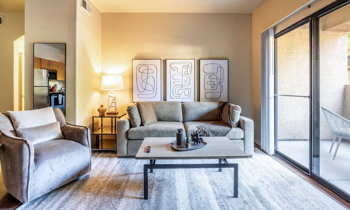 Avondale Apartment | Modern Apartment in Prime Location (ID7763X83)