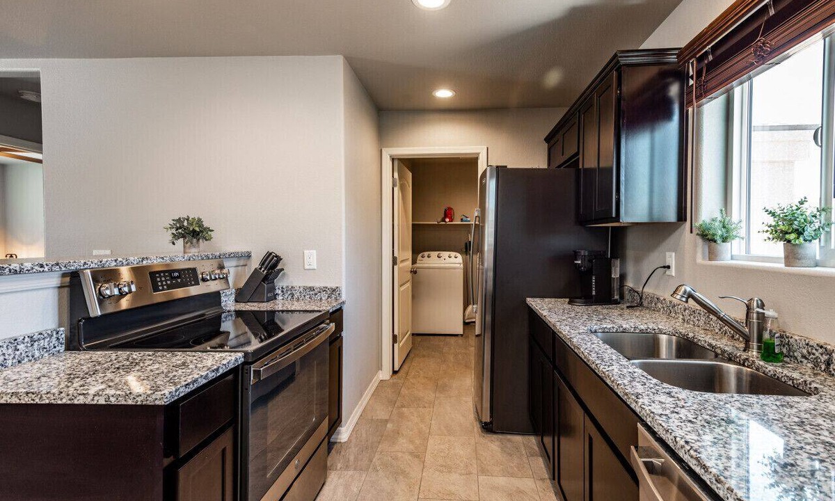 Kingman Apartment | Modern Comfort: Quiet Neighborhood Near Parks