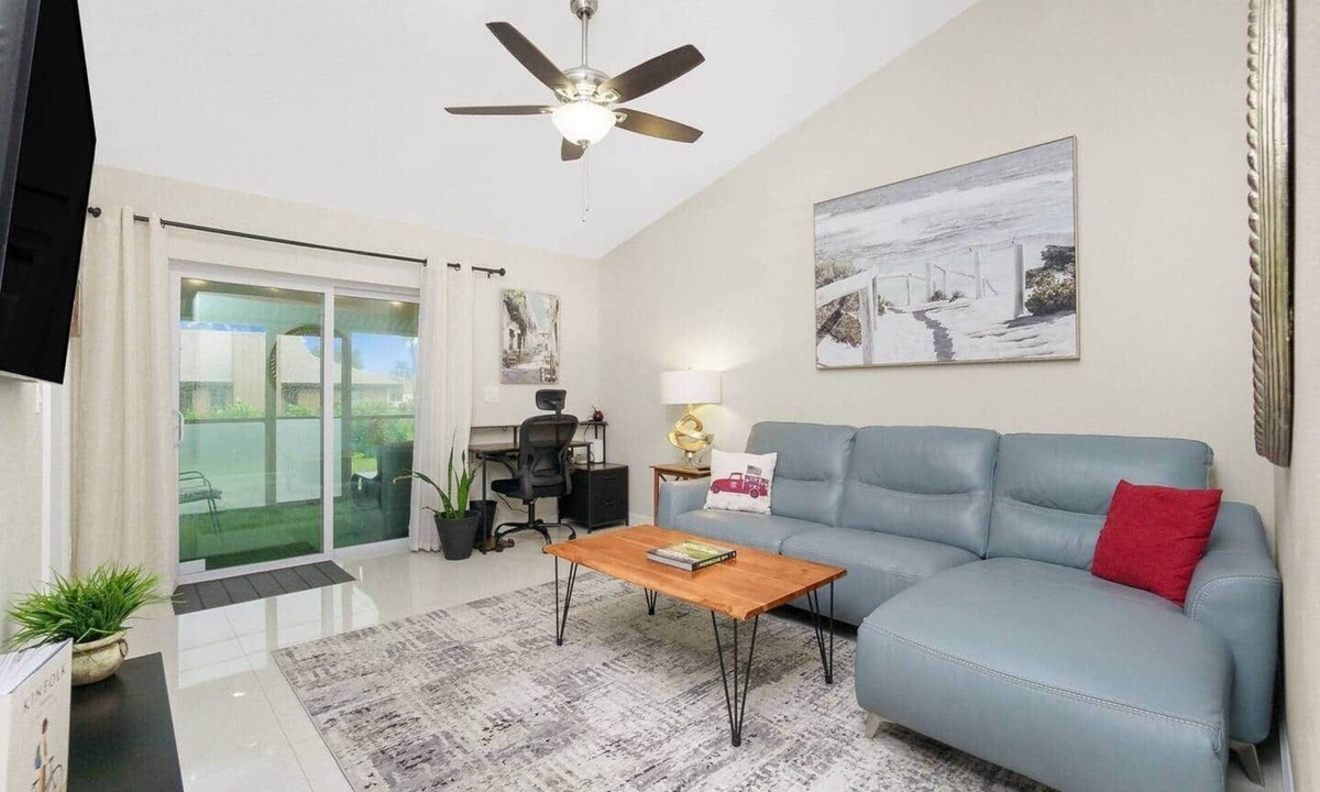Englewood East Villa | Modern Englewood Villa Large Lanai