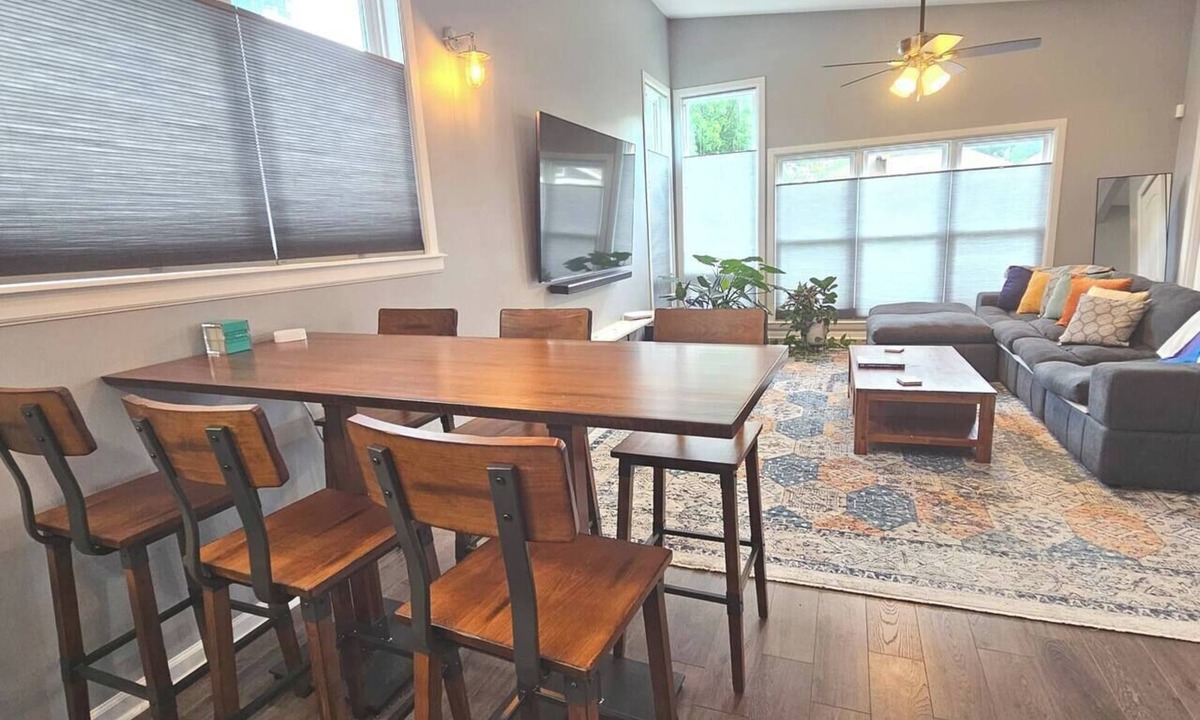 Indianapolis House | Modern Home 3 King Beds 85" TV EV Charger Near Downtown