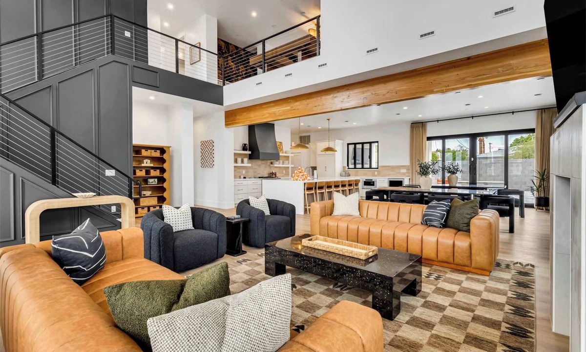 Southwest Village House | Modern Manor-6BR, Pool/Spa, Air Hockey, Ping Pong