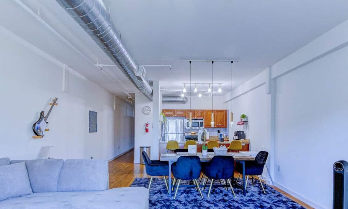Downtown Memphis Apartment | Modern Spacious Loft in Downtown w/free parking