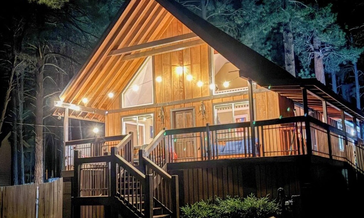 Kachina Village Ski Chalet | Moki Pines Chalet - Stylish Stay Among the Pines
