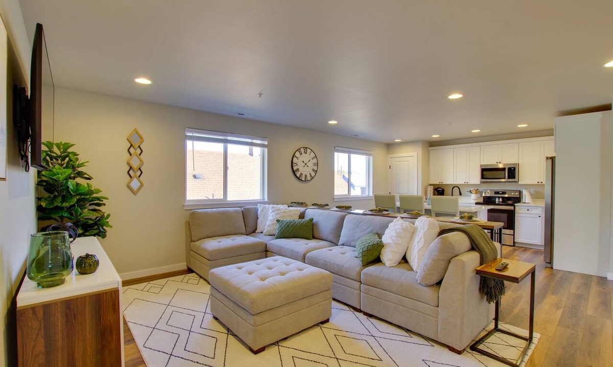 Monroe Apartment | Monroe Apartment Near Evergreen State Fairgrounds!