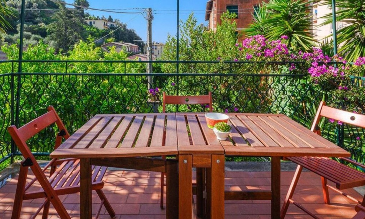 Cinque Terre Apartment | Monterosso is magic, it's sea, it's vacation, to be able to enjoy all this Nettuno was born, the perfect holiday home to discover the beauties of the Cinque TerreThanks to its two double bedrooms and the beautiful terrace with partial sea view you will r