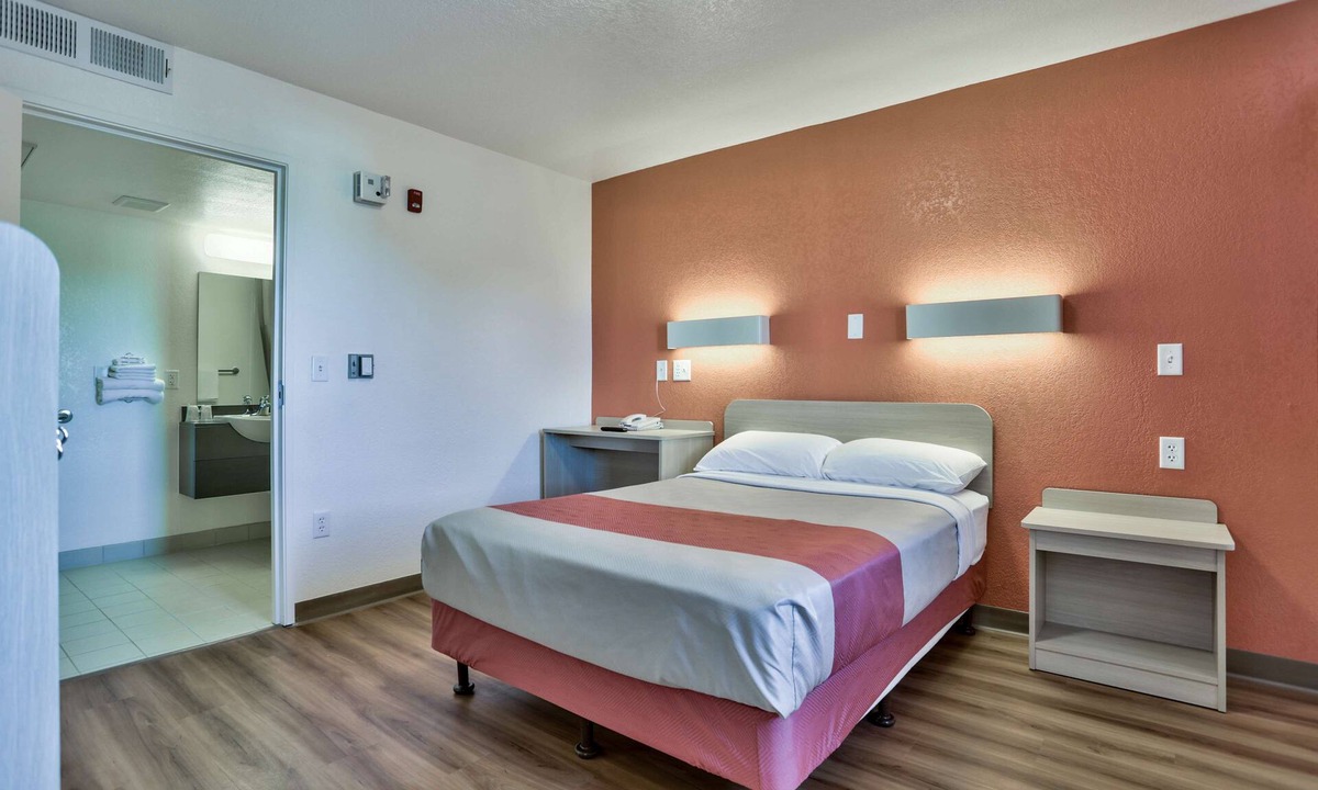 Flagstaff Hotel | Motel 6 Flagstaff, AZ - Butler