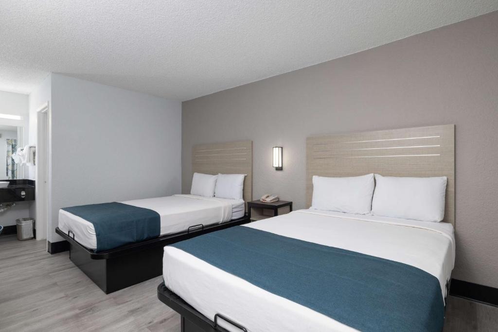 Tempe Hotel | Motel 6-Tempe, AZ - Broadway - ASU