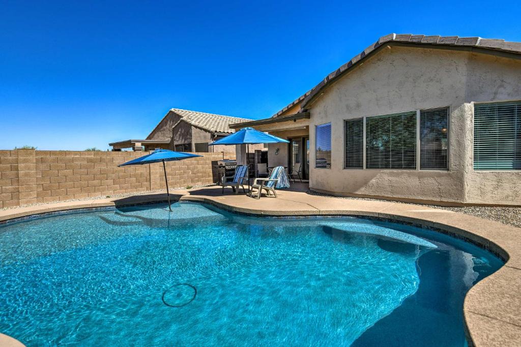 Gold Canyon House | Mtn-View Home w/Pool & BBQ in Gold Canyon