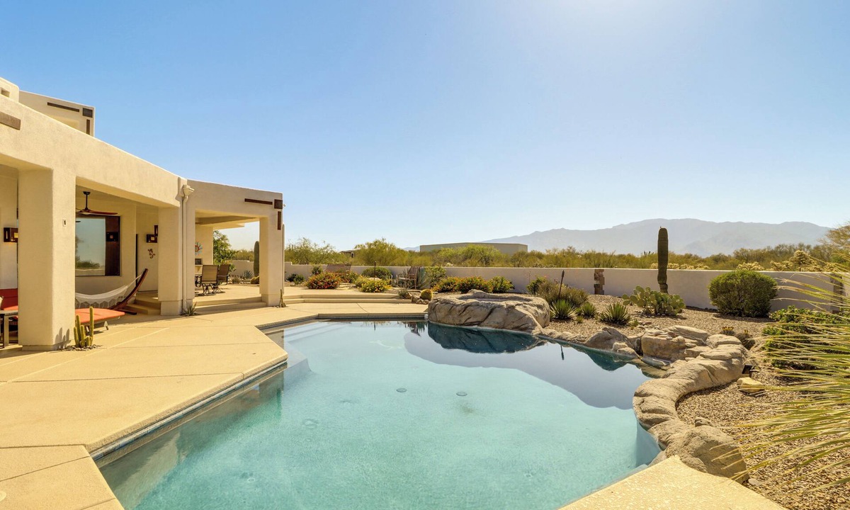 Oro Valley House | Mtn-View Oasis w/Pool, Spa & Gym in Oro Valley!
