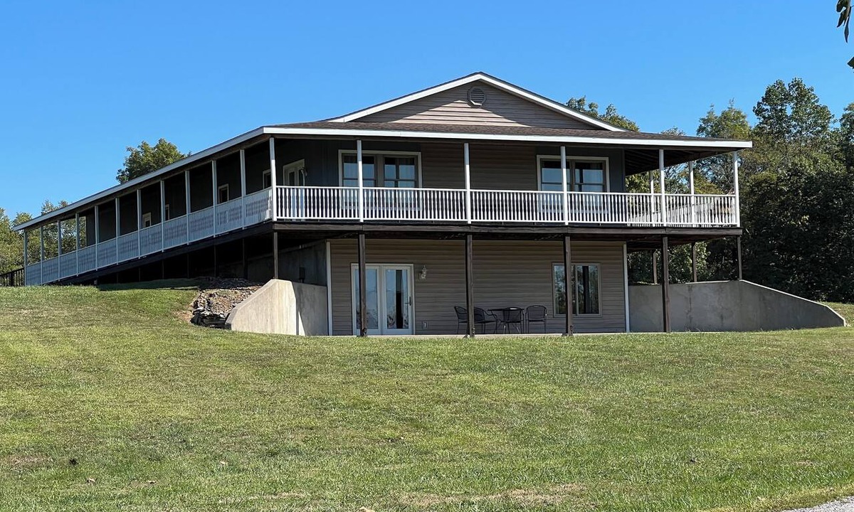 Jonesboro House | Nanny's Place-Cozy Entire Home Getaway B&B by Shawnee Hills Wine Trail and Parks
