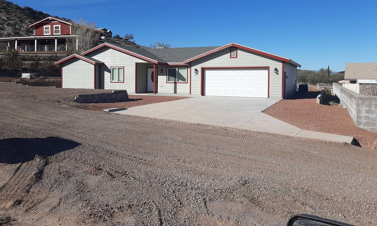 Tonto Basin House | New 3 bedroom house 10 minute from Roosevelt lake.