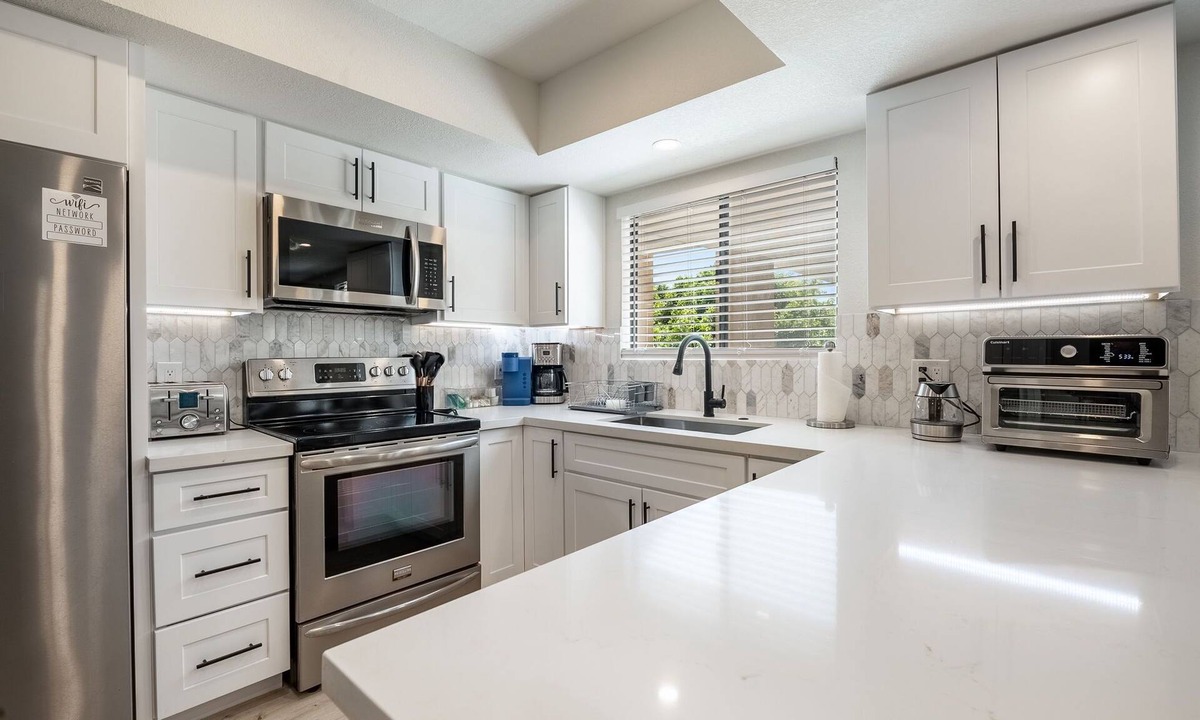 Camelback East Apartment | New Modern Apartment in Biltmore, short vacation or long stay, pet friendly!