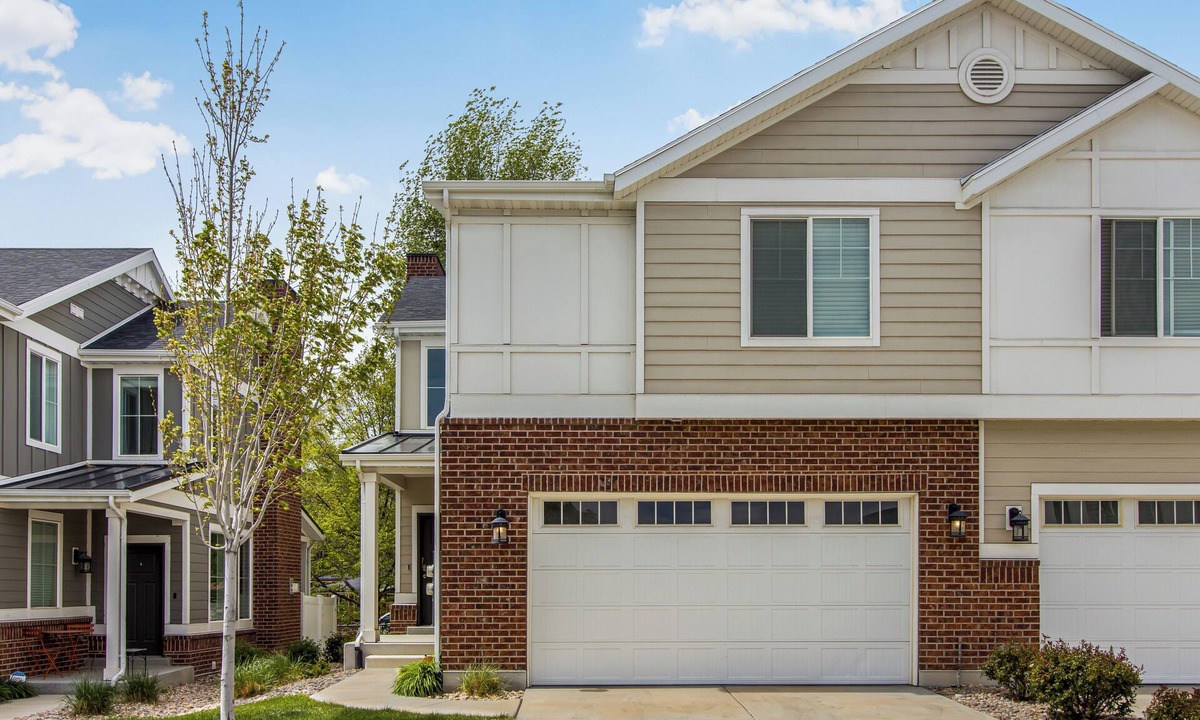 Millcreek House | New Modern Twin Home, Pet Friendly, Close to Airport, Downtown, Resorts and more