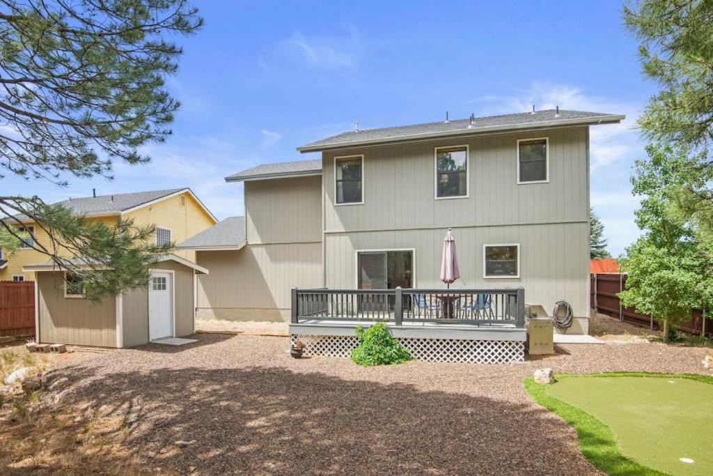 Ponderosa Trails House | NEW Putting Green Blue Sky Getaway