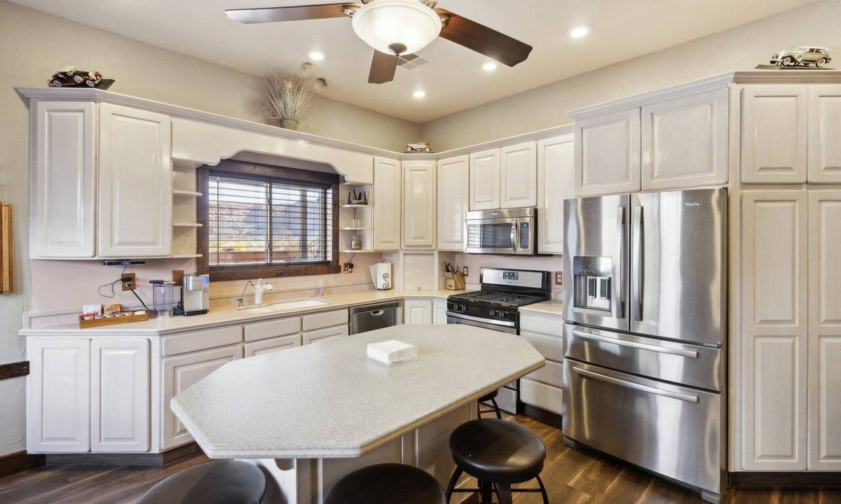 Hildale Apartment | NEW! Room 11 - The Cottage by Zion Cliff Lodge