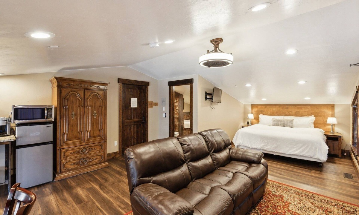 Hildale Condo | NEW! Room 31 - Sunset Suite by Zion Cliff Lodge