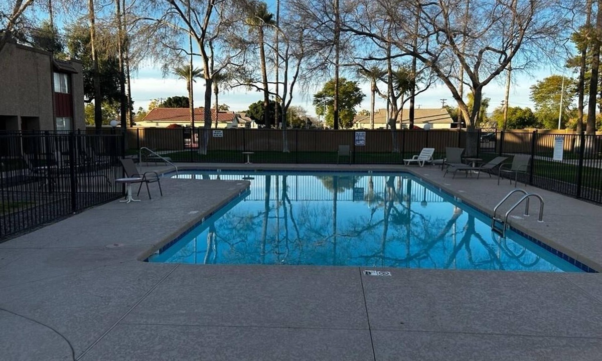 Village Grove House | Newly renovated *Close to Old Town Scottsdale*work area, Wi-Fi, large TV