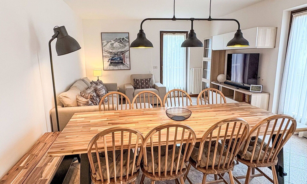 Pinzolo Apartment | Nice apartment for 8 guests with WIFI, TV and balcony