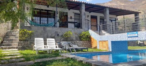 Santa Cruz de Cocachacra Ski Chalet | Nice country house with pool and beautiful view