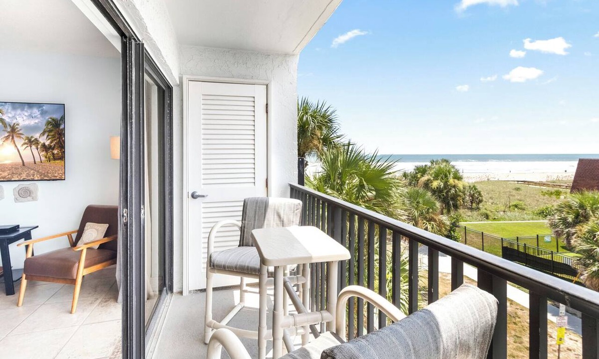 Avon By The Sea Condo | Oceanview Condo Next to Cocoa Beach Pier w/Heated Pool, BBQ Grills & Rooftop Access ☀️