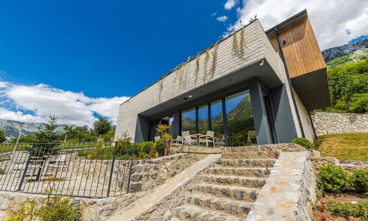 Shkoder County Bed & Breakfast | Odat n`Bogë | Room 2 - Bjeshka by PikHost