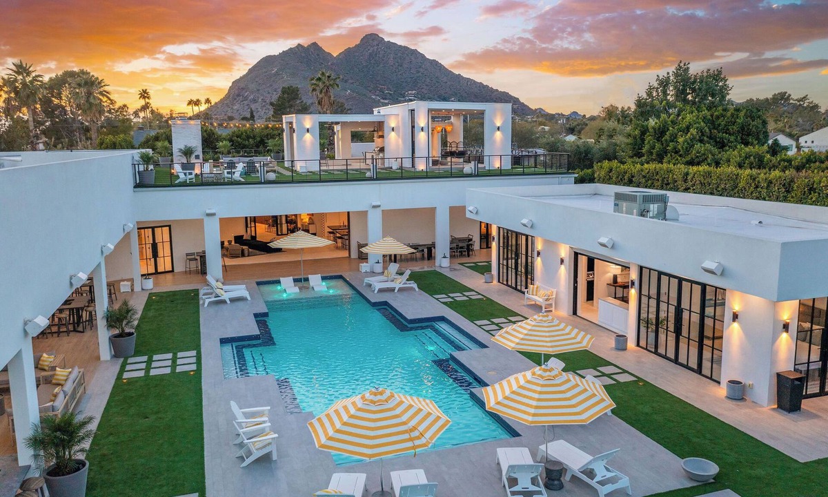 Camelback Park Estates House | Old Town Scottsdale Luxury - Heated Pool, Spa, Rooftop Deck, Speakeasy