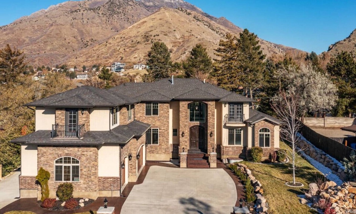Olympus Cove House | Olympus Luxury-Prime Location- HotTub+Theater+More
