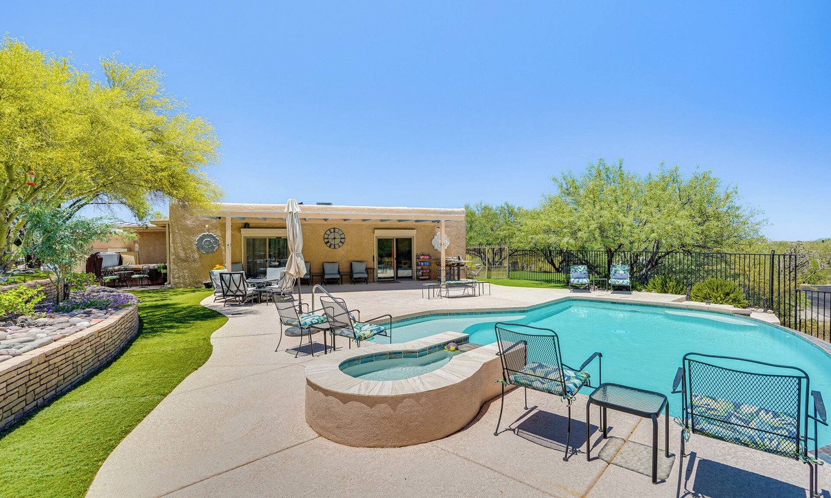 Oro Valley House | Oro Valley Retreat w/Pool & Breathtaking Views!
