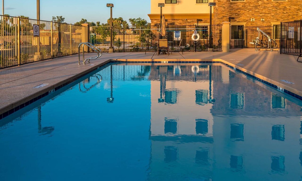 Chandler Condo | Outdoor Pool & Hot Tub. Free Breakfast. Great Location!